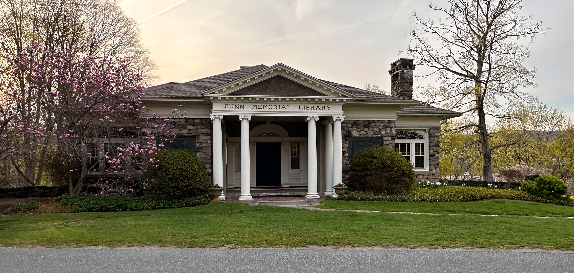 Gunn Memorial Library exterior